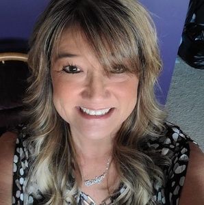 Meet your Posher, Crislyn